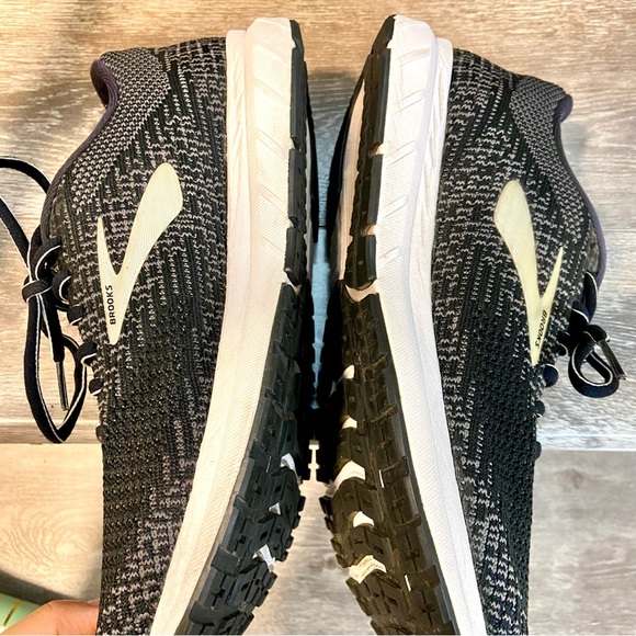 Brooks Running Shoes Revel 3 Black BioMoGo DNA Lace-up Woman like New - Picture 6 of 11